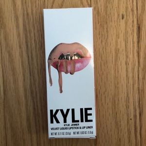 Kylie Cosmetics Bare Velvet